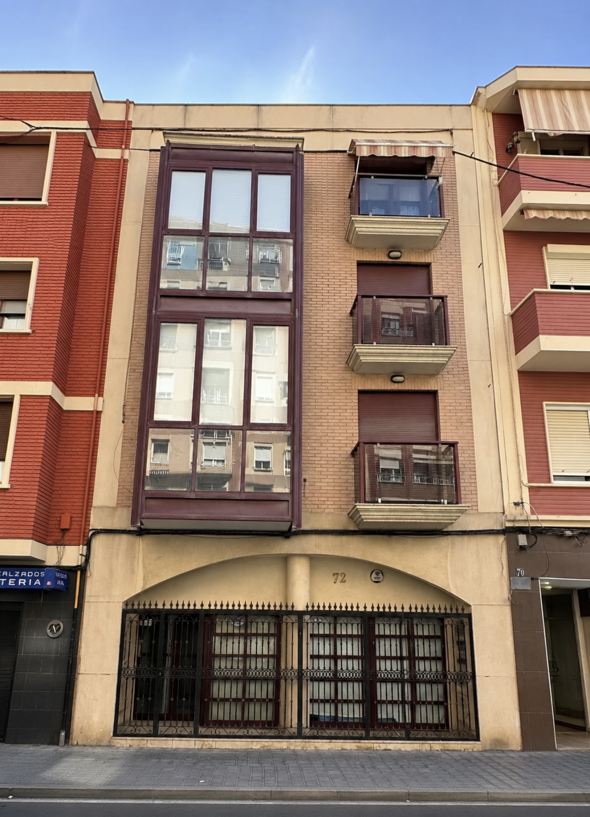 Calle de la Reina 72, gevel